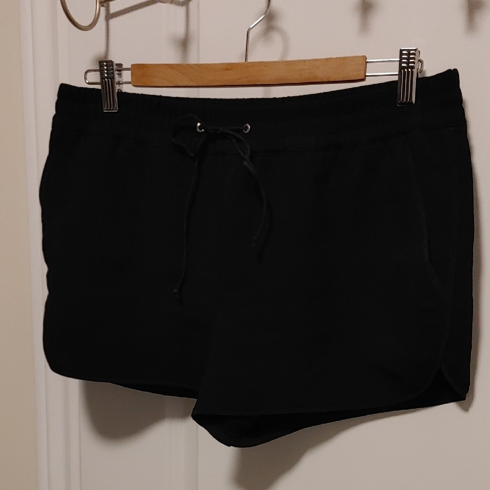 Wilfred US L Women's Black Shorts
